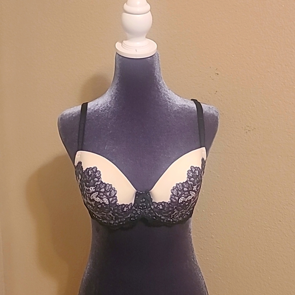 Victoria Secret Black & White Lace detail Bra